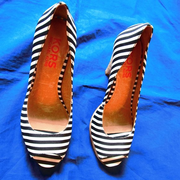PAIR of MICHAEL KORS BLACK STRIPE FABRIC HIGH HEEL SHOE - Picture 9 of 10